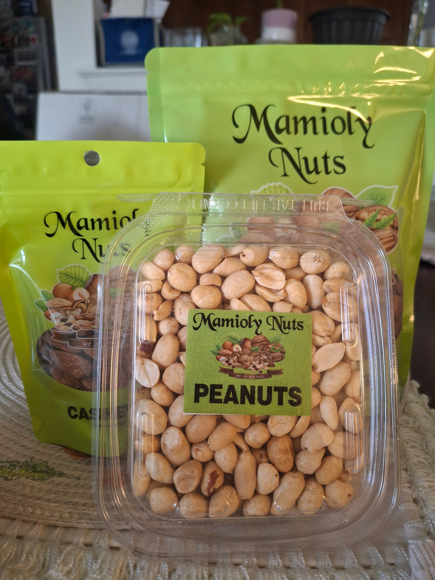 Mamioly Nuts Peanuts packaging